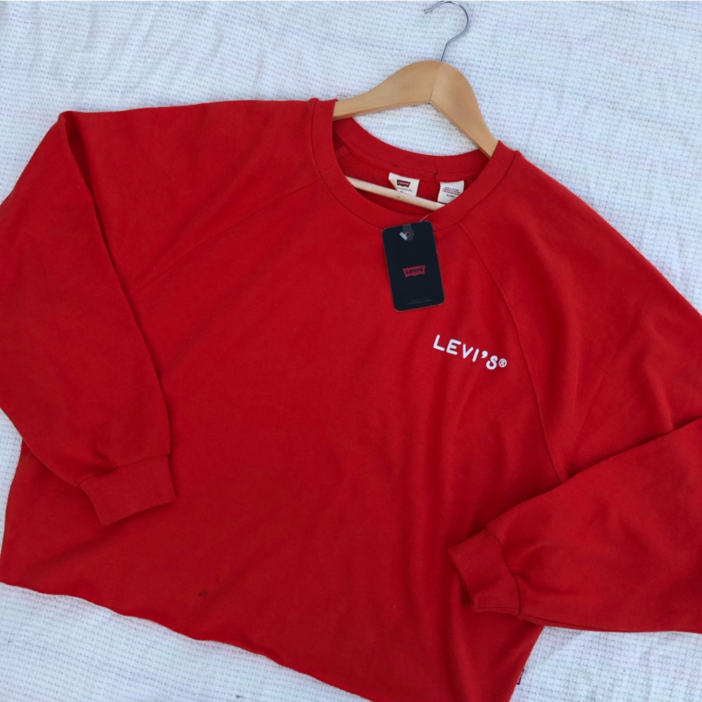 NWT- 🍊 Levi’s graphic sweatshirt